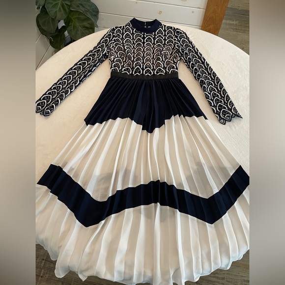 SELF-PORTRAIT Size 2  Navy Blue and White Open Crochet Pleated MIDI Long Sleeves - Picture 5 of 17